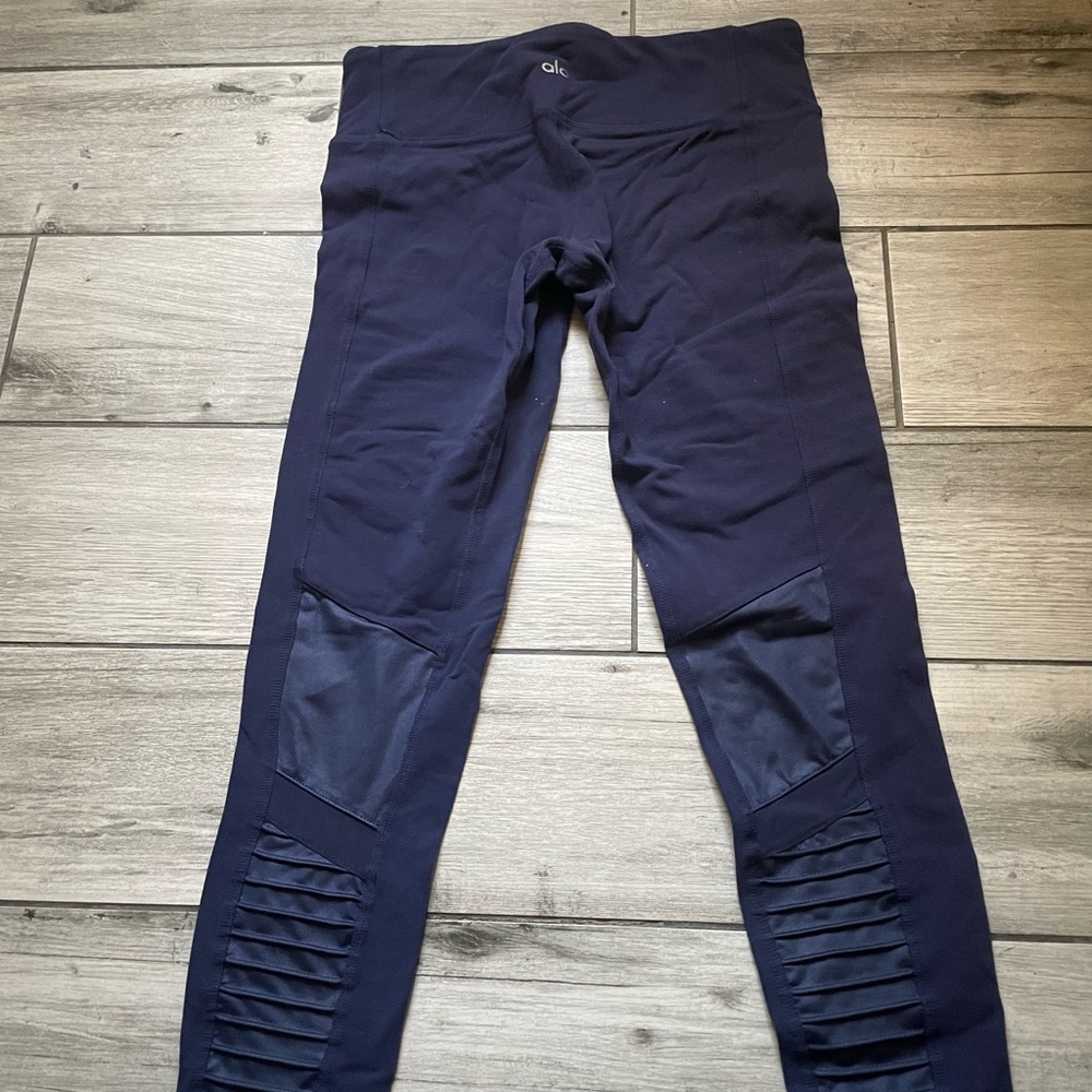 Alo dark leggings